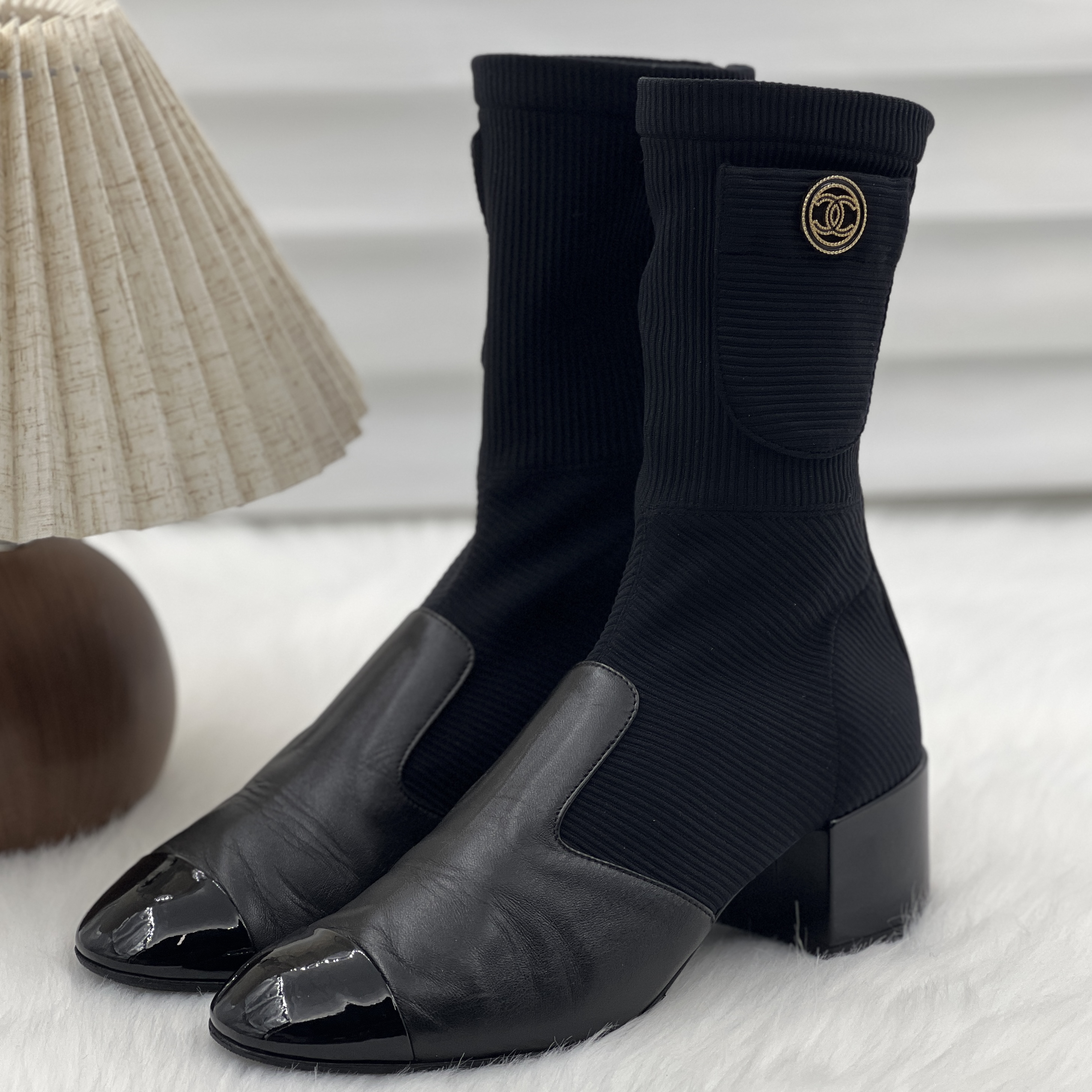 95新 Chanel/香奈儿 口袋金饰logo 粗跟靴鞋 38码 公价1.2w c0452