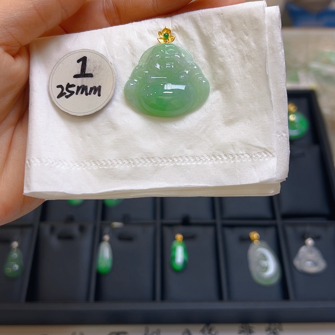 翡翠颈饰18K金镶嵌翡翠