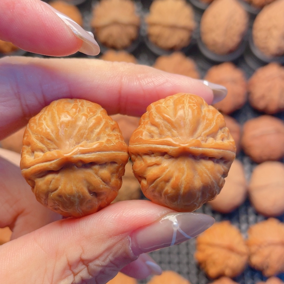 H***.文玩核桃把件金元宝