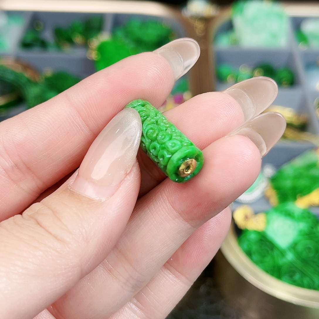 翡翠颈饰18K金镶嵌吊坠