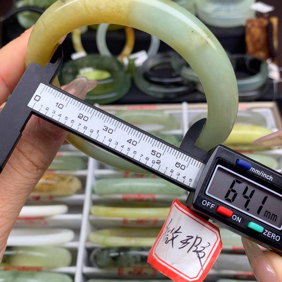 蛇纹石玉未镶嵌手镯851