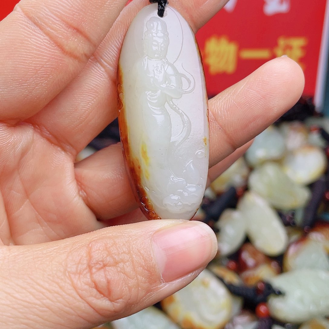 和田玉颈饰未镶嵌