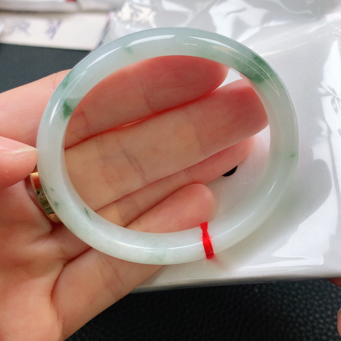 翡翠未镶嵌手镯54贵妃