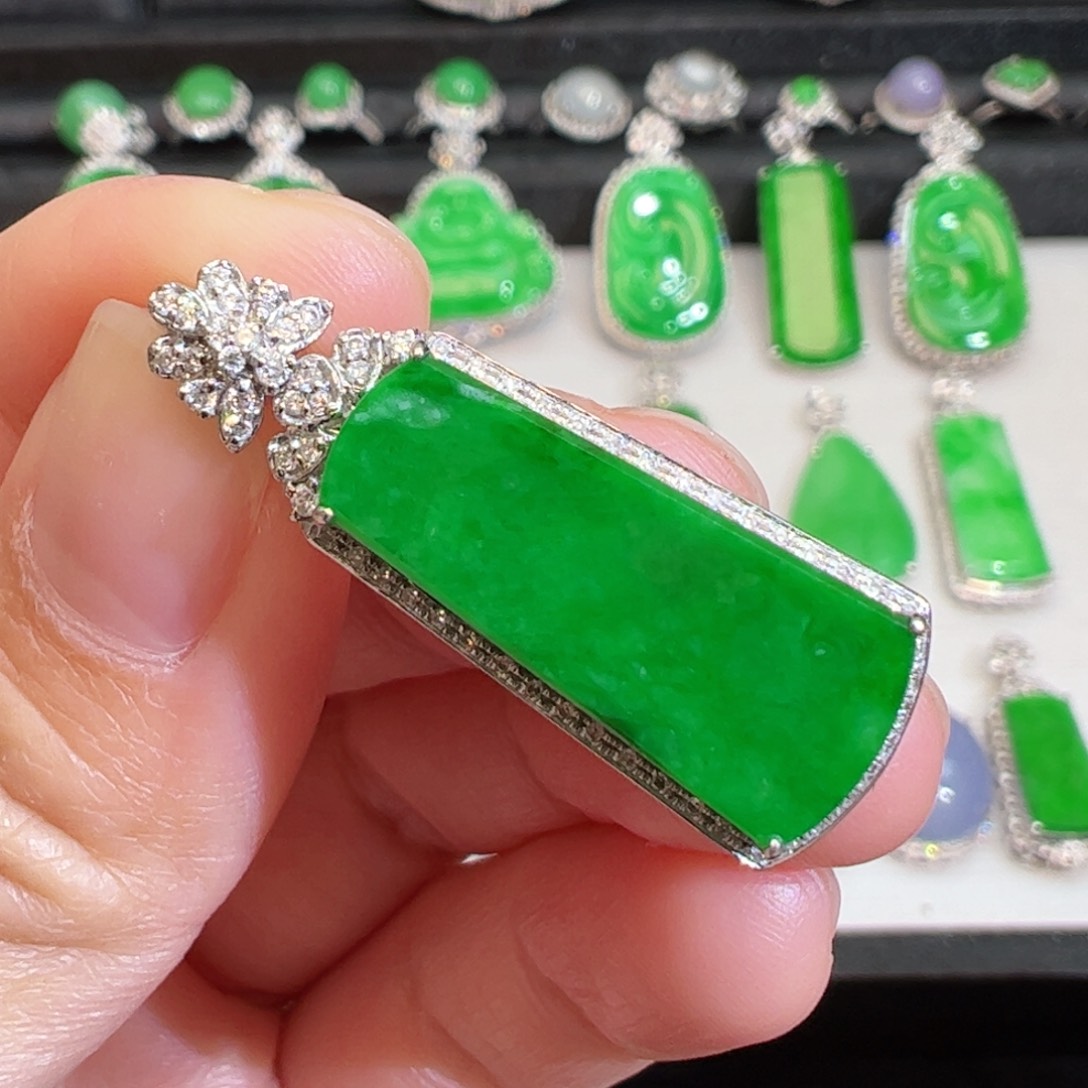 翡翠吊坠(不含链)18K金镶嵌