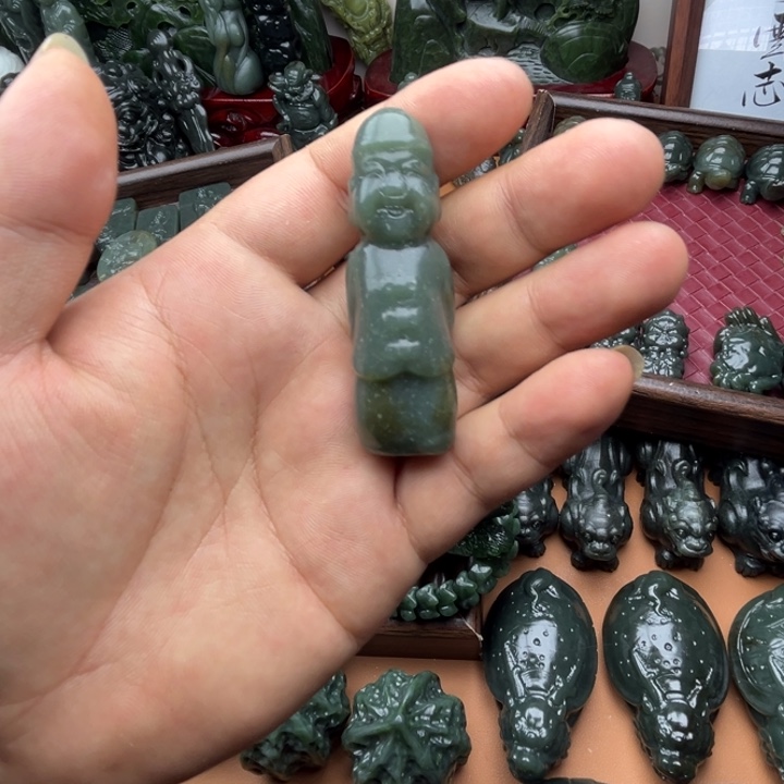 和田玉未镶嵌把件