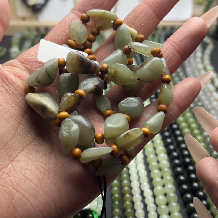 和田玉颈饰未镶嵌