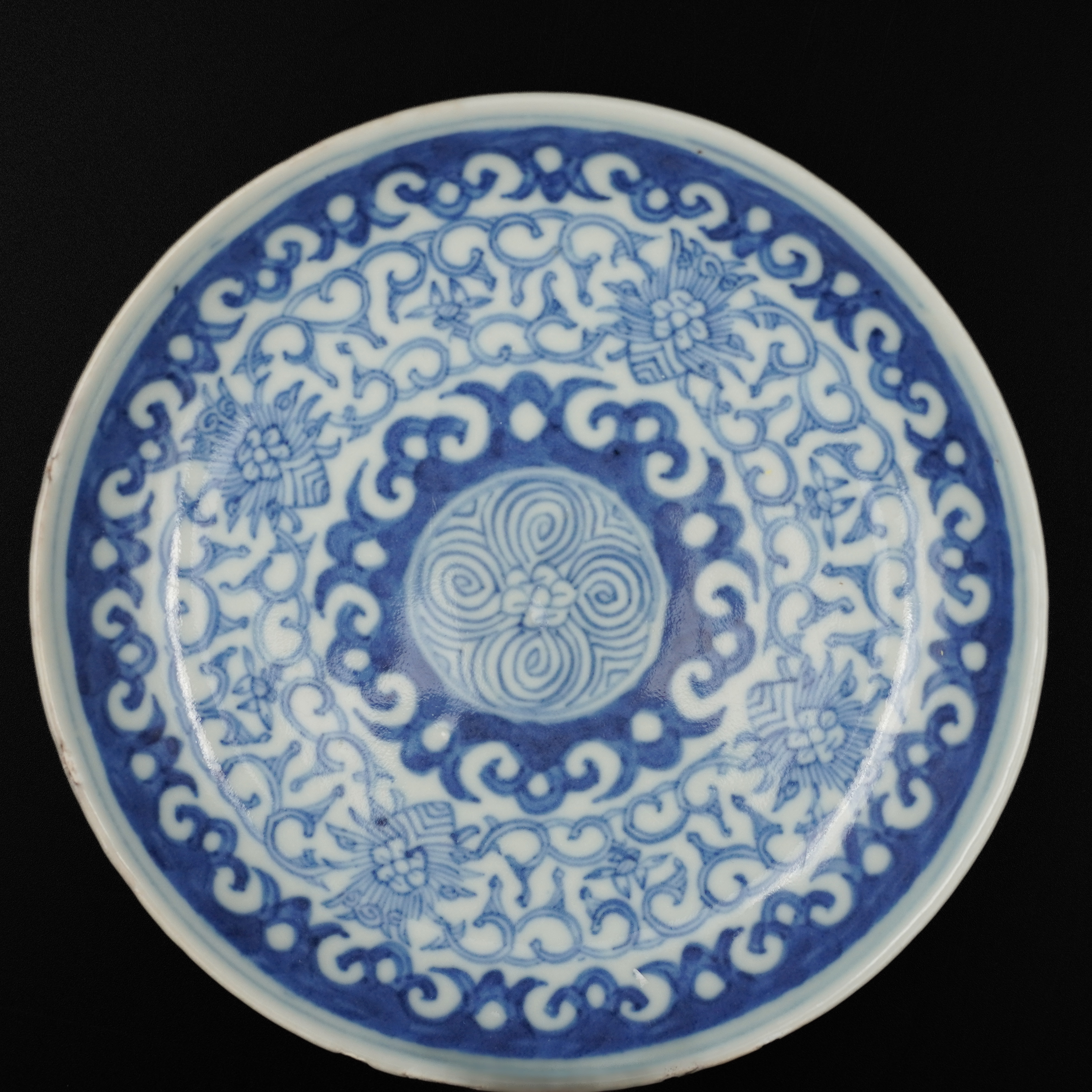 清中期青花缠枝莲纹盘-200