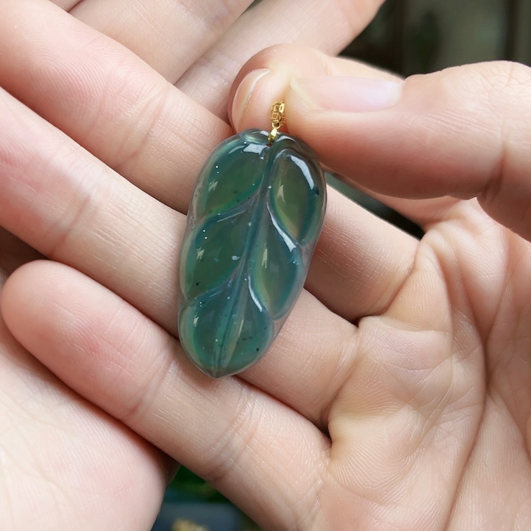 翡翠颈饰18K金镶嵌吊坠