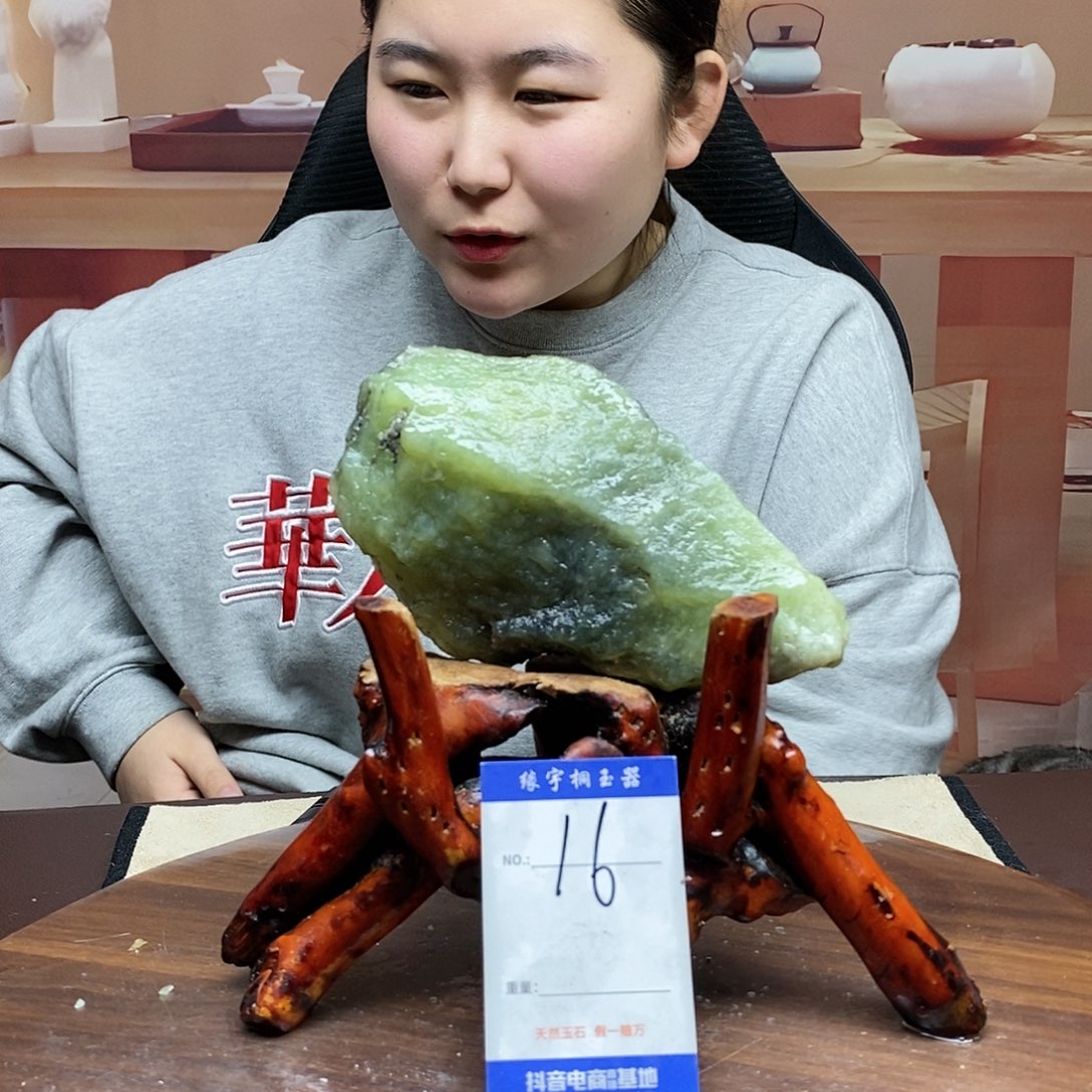 蛇纹石玉原石未镶嵌