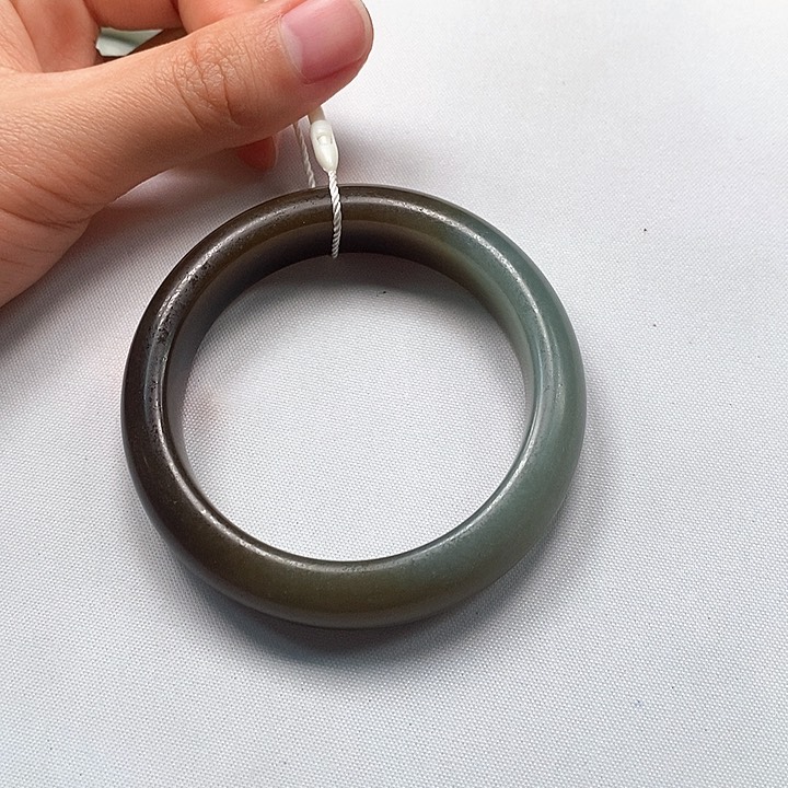 和田玉手镯未镶嵌偏****)