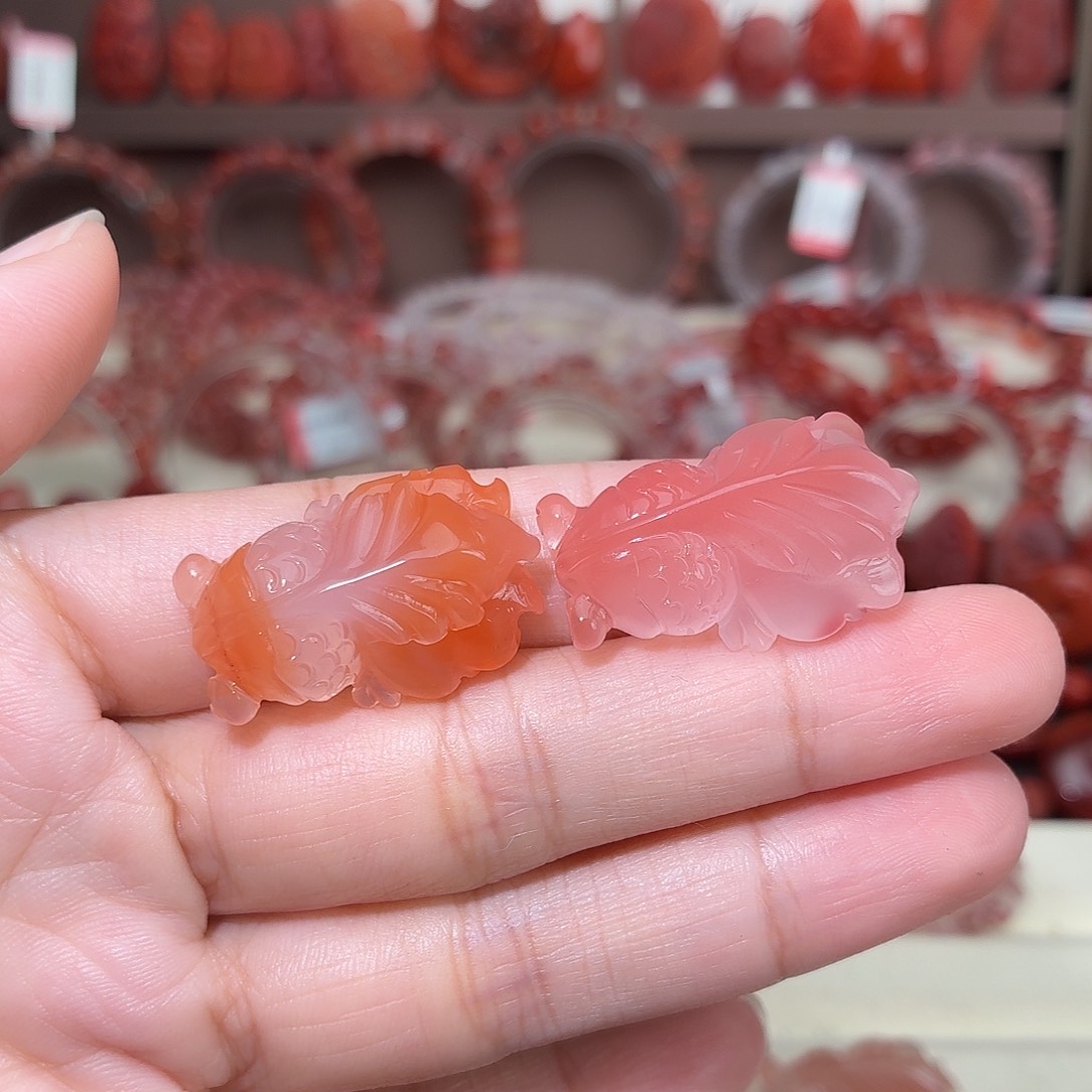 *****南红玛瑙未镶嵌颈饰金鱼