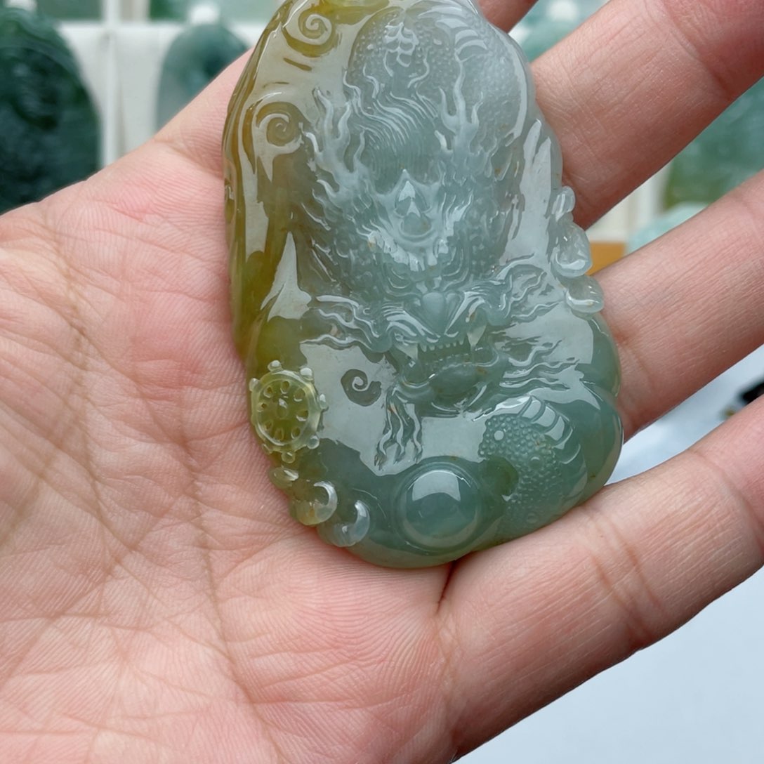 翡翠未镶嵌颈饰大*龙