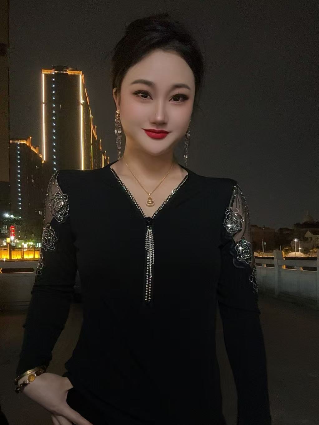 玫瑰性感镂空V领拉链款爆款洋气时尚长袖打底衫女