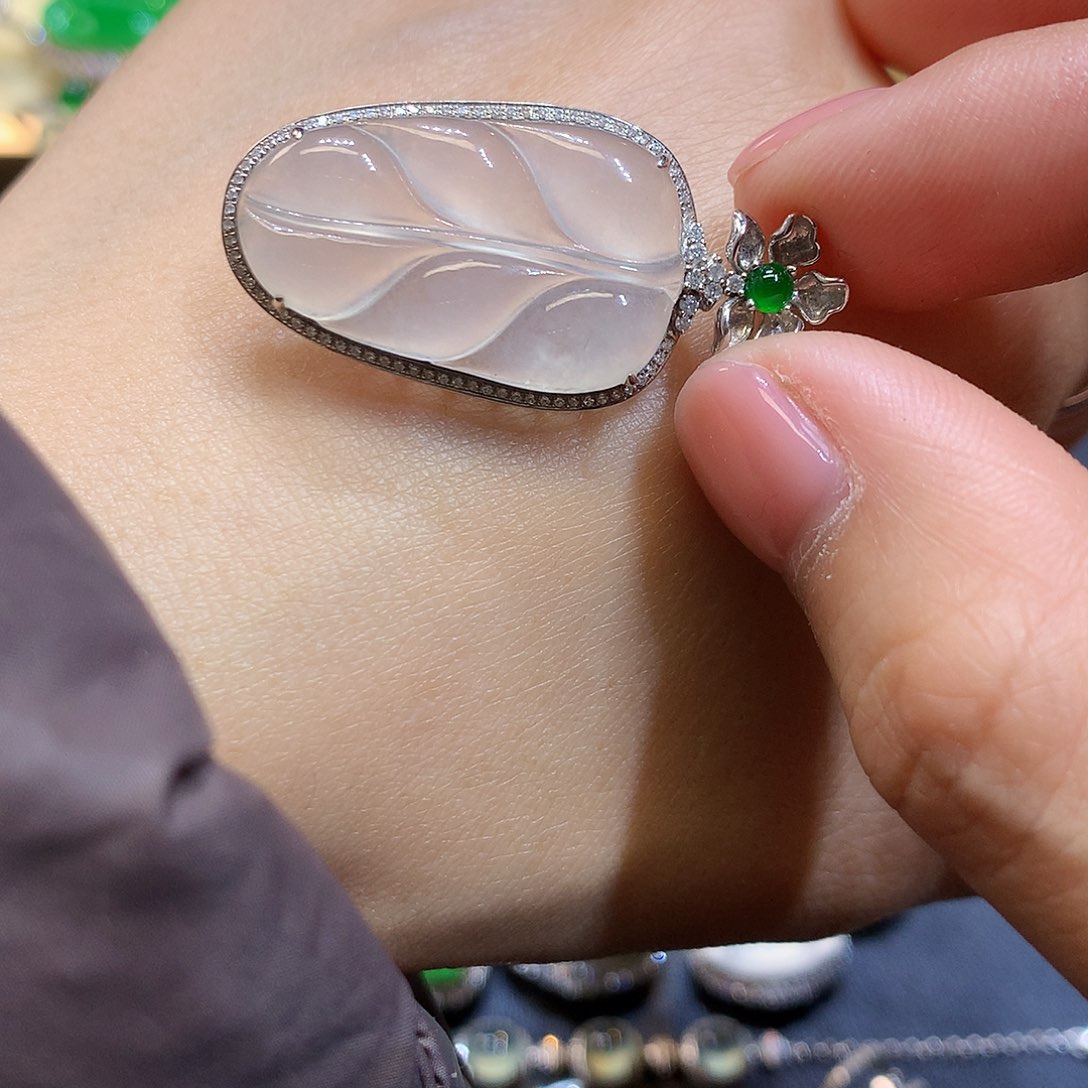 翡翠吊坠(不含链)18K金镶嵌