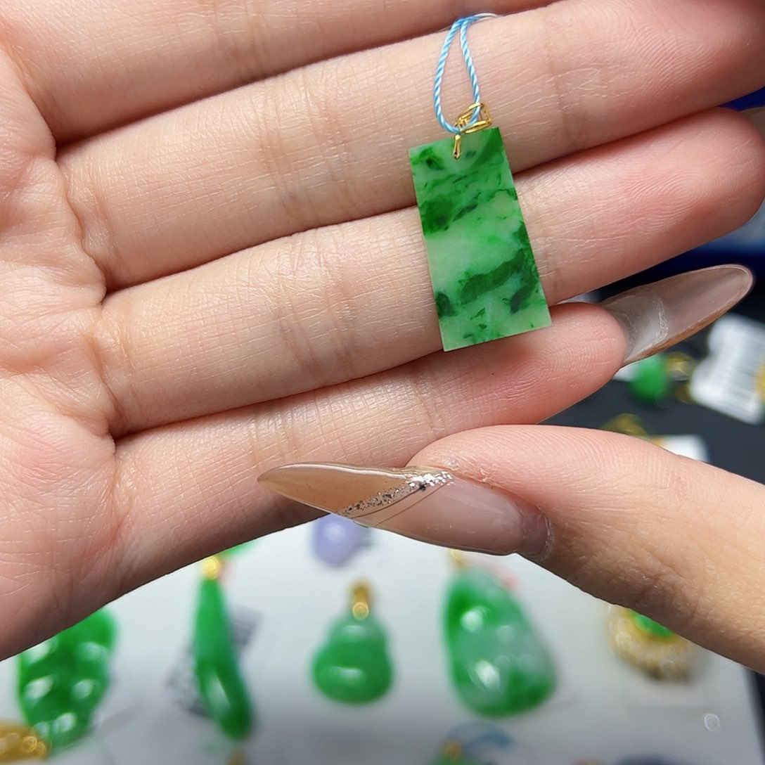 翡翠颈饰18K金镶嵌无事牌