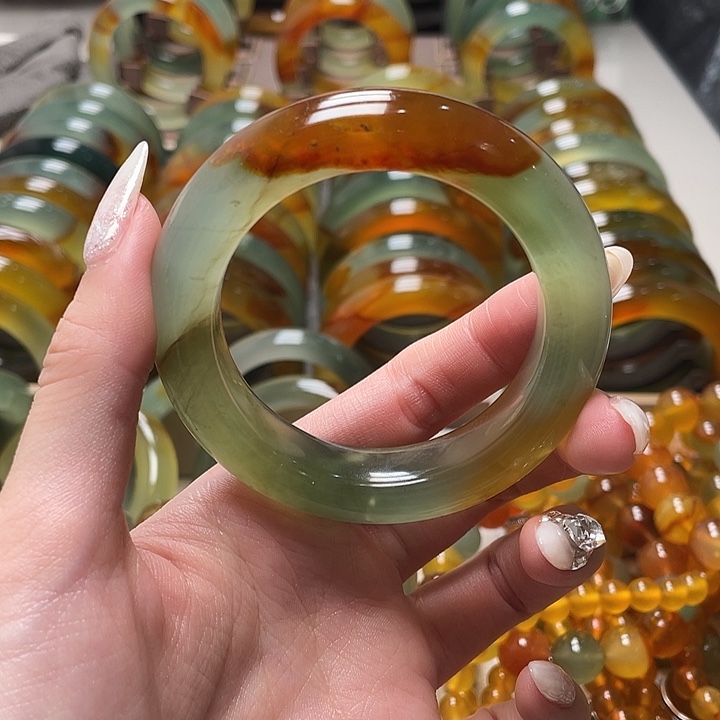 蛇纹石玉未镶嵌手镯52瑕疵