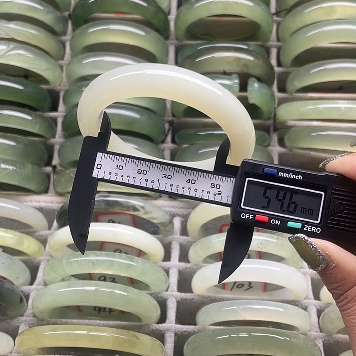 蛇纹石玉未镶嵌手镯97