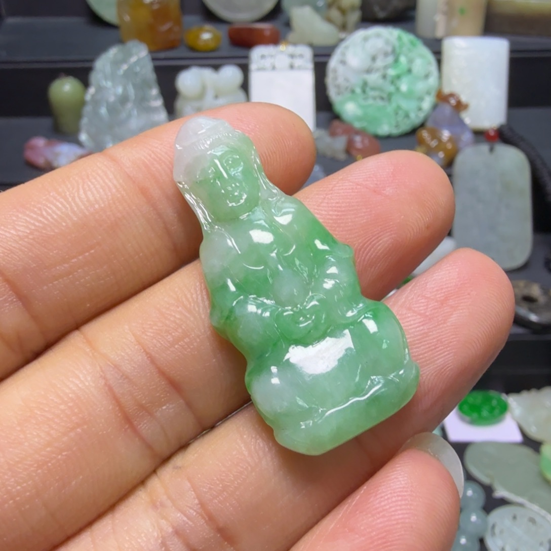 用***6翡翠未镶嵌颈饰吊坠