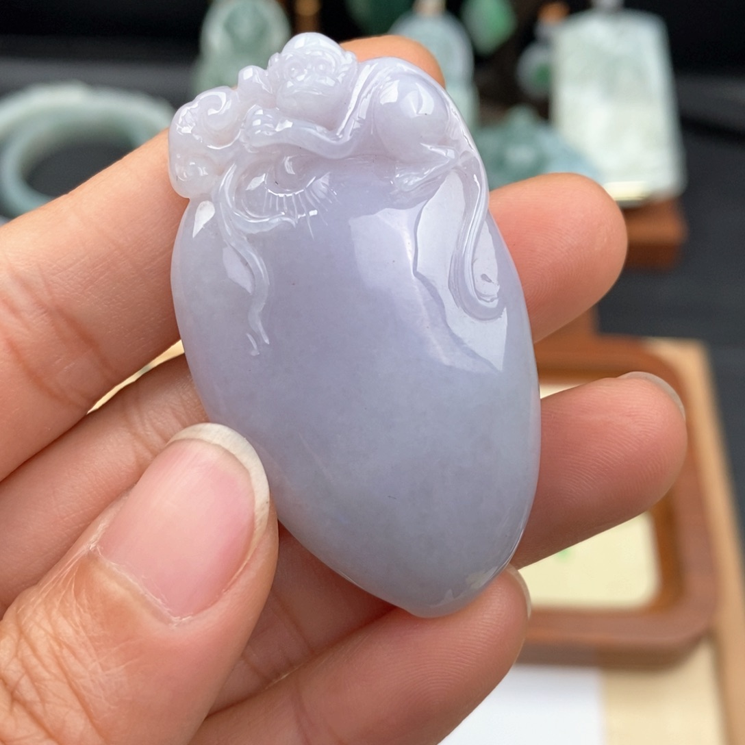 翡翠颈饰未镶嵌静**兰仙桃