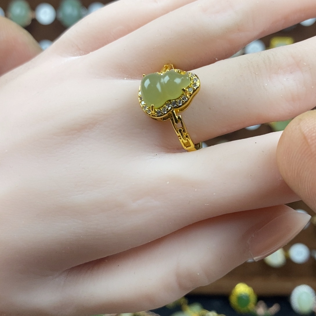 和田玉（青白玉）戒指合金