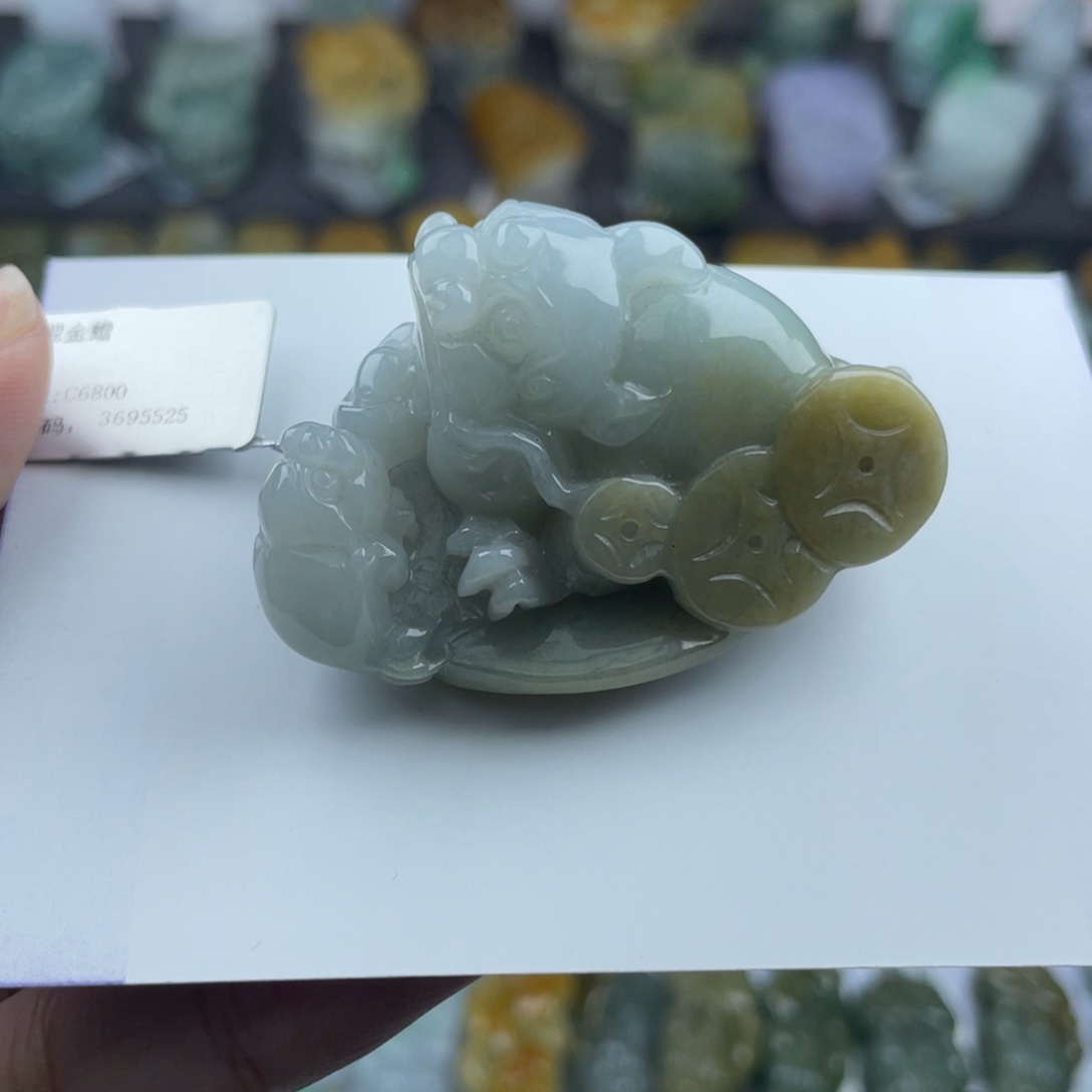 翡翠未镶嵌颈饰等****来貔貅