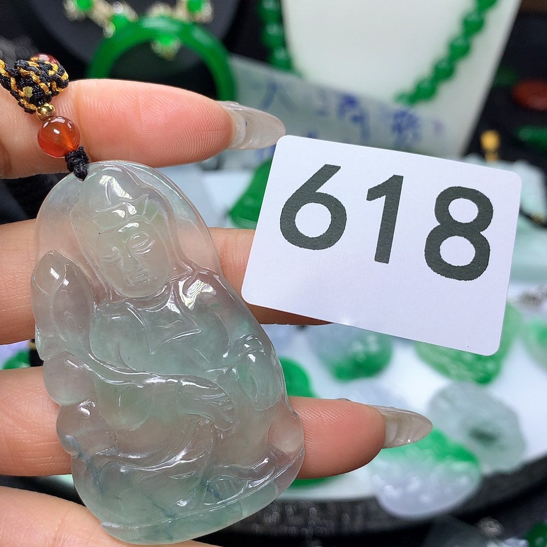 翡翠吊坠(赠链)未镶嵌