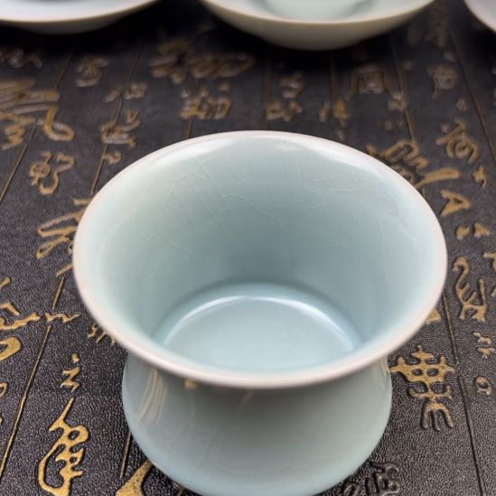 汝瓷天青仿古釉束腰马蹄杯