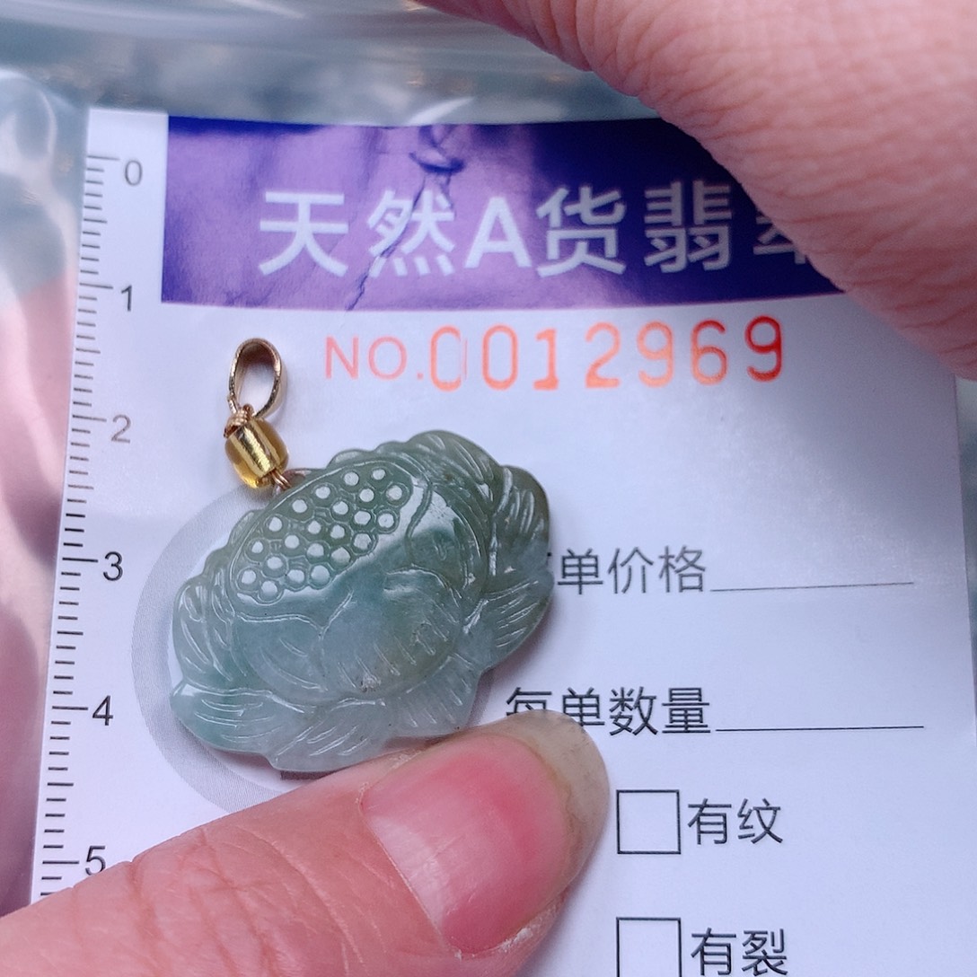 吊坠(不含链)未镶嵌翡翠