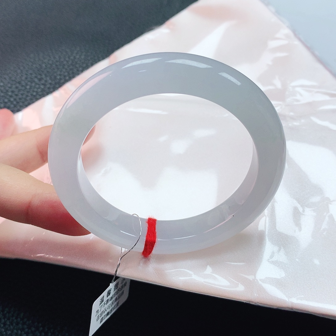 翡翠手镯未镶嵌53圈