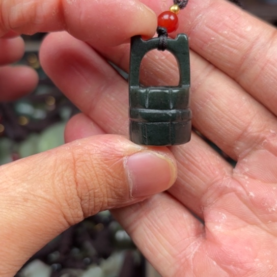 和田玉吊坠未镶嵌