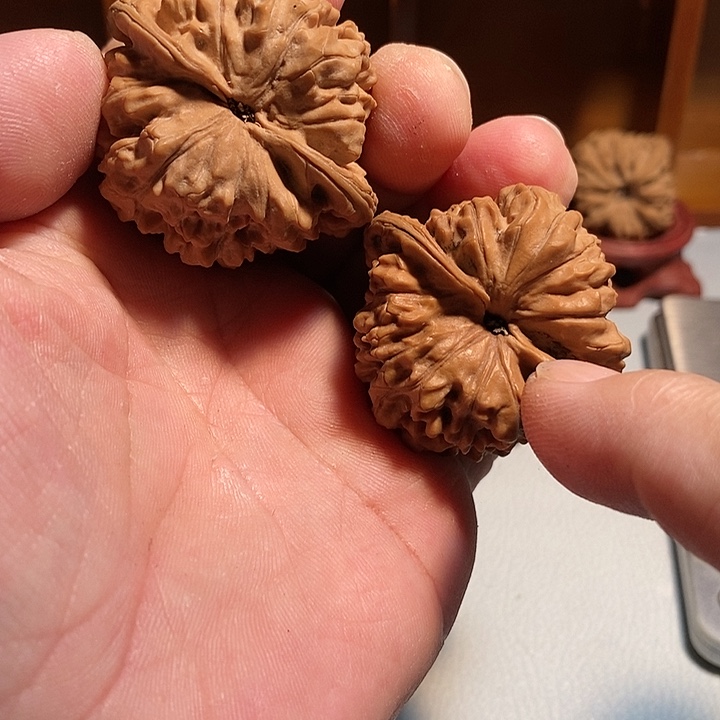 【闪购商品】文玩核桃吊坠伯**铉官帽