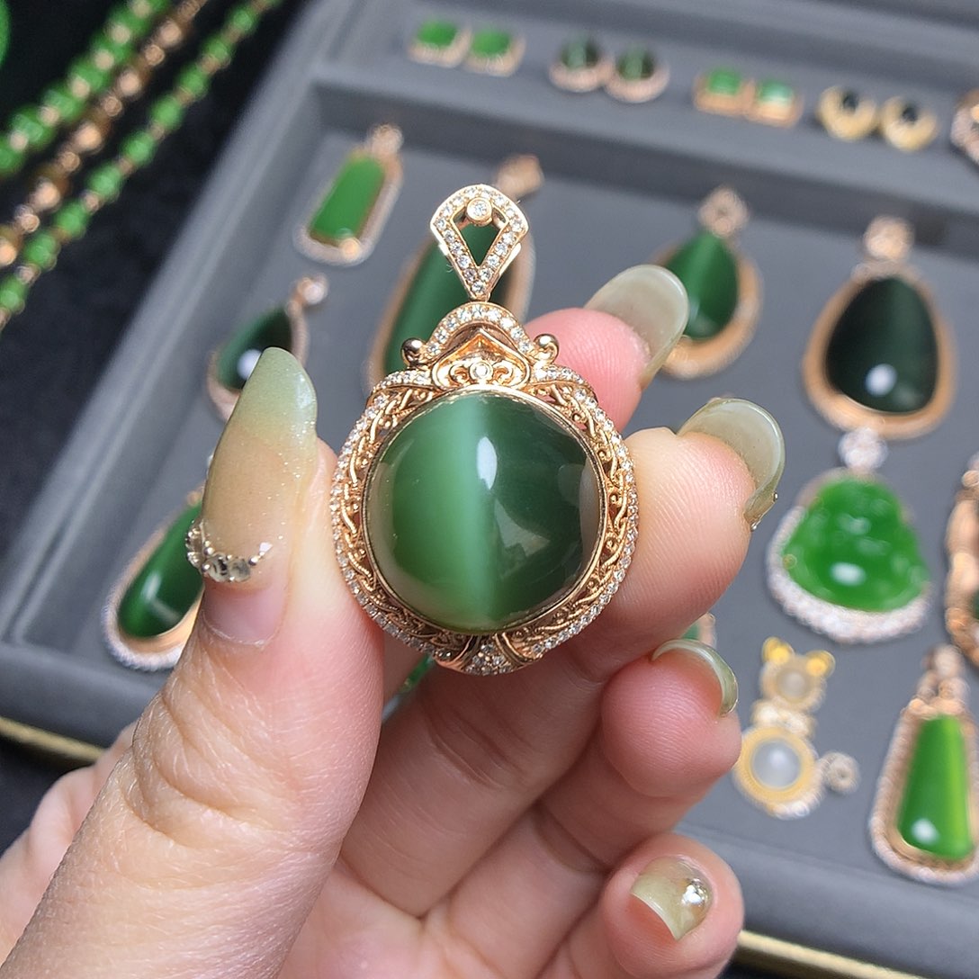 和田玉首饰18K金镶嵌