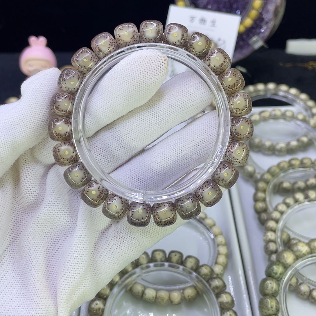 吊坠星月菩提y**?Y粉冰大眼