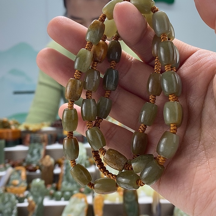 透闪石质玉项链未镶嵌