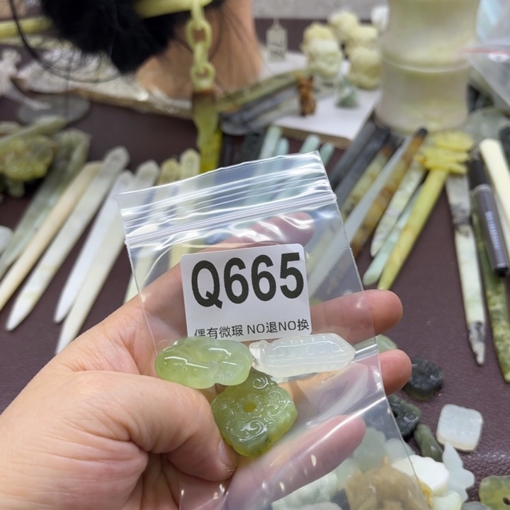 蛇纹石玉发饰合金纳****鲤