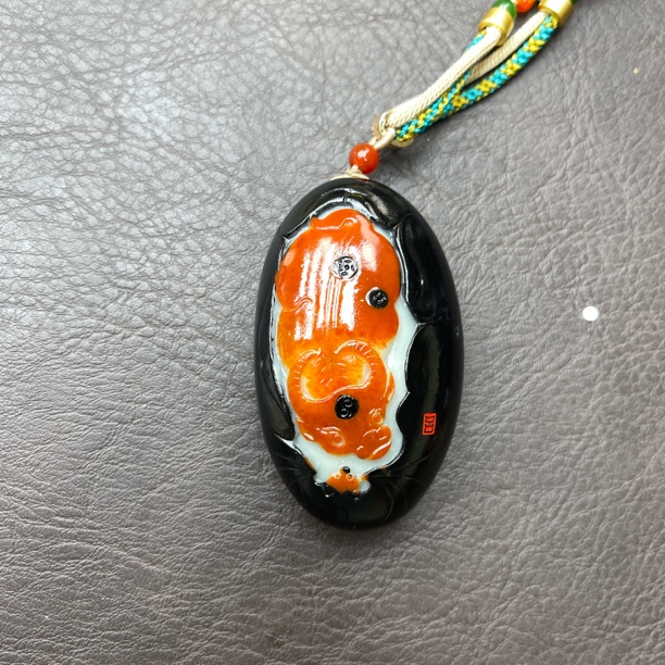 石包沁色牛手把把玩件D2