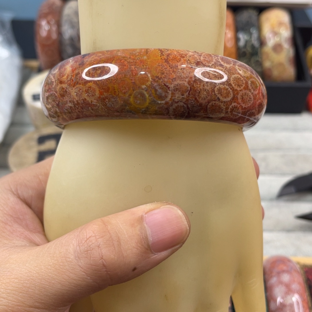 未镶嵌手镯硅化玉
