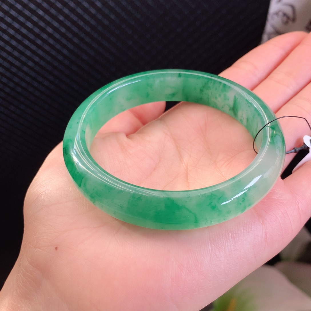 C***.石英质玉未镶嵌手镯