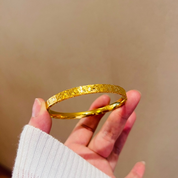 铜合金手镯 仿真宽版金色碎碎冰手镯闭口手镯爆闪时尚百搭不掉色