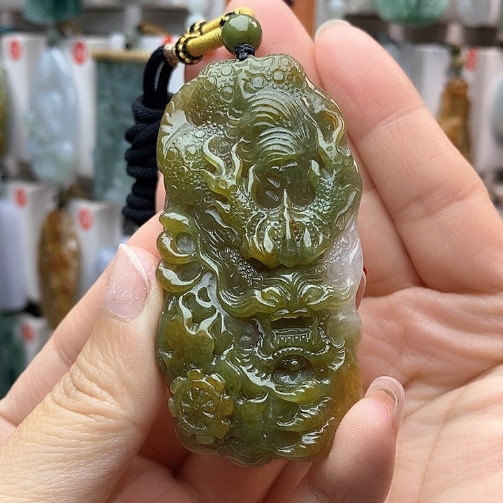 翡翠颈饰未镶嵌龙牌