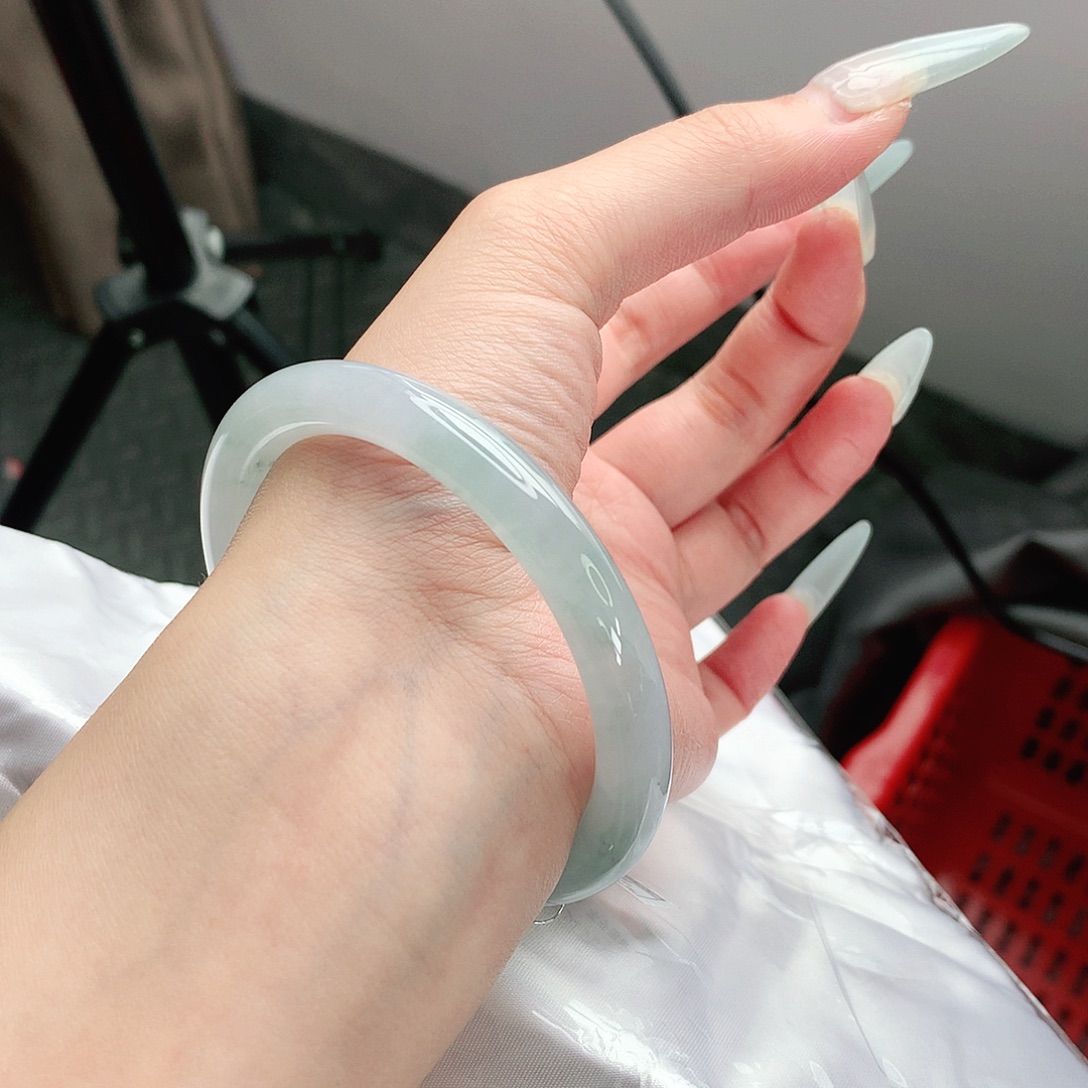 翡翠手镯未镶嵌57圈