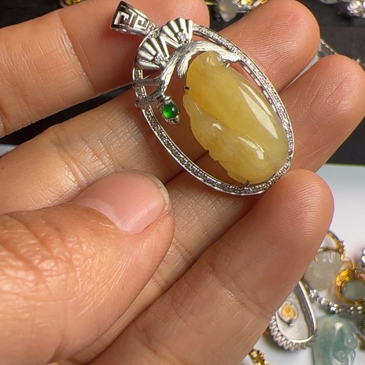 翡翠吊坠(不含链)18K金镶嵌翡翠吊坠项链