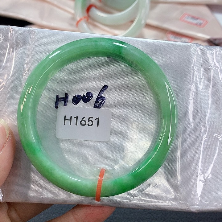 翡翠手镯未镶嵌天然翡翠手镯02