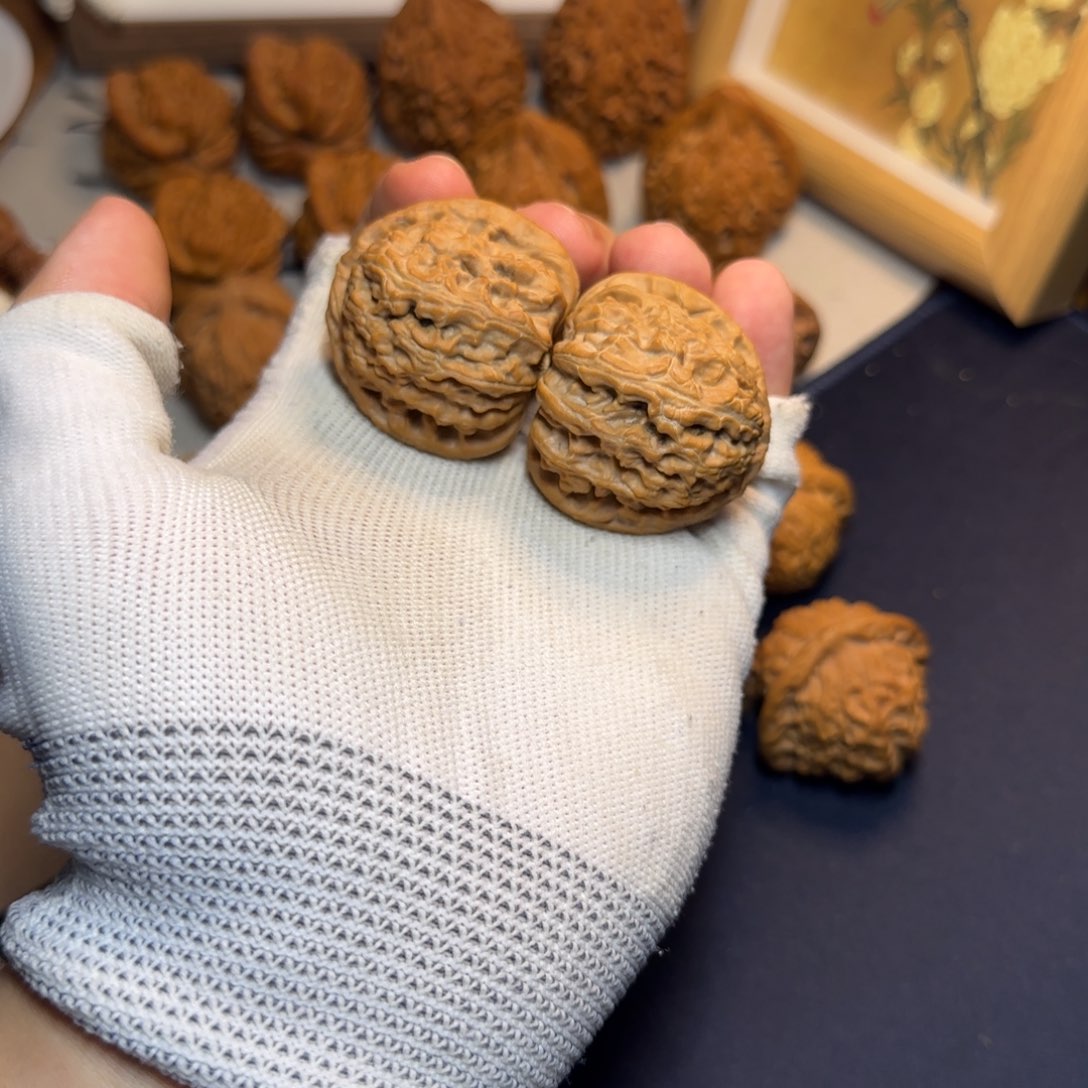 文玩核桃把件全品三角白38