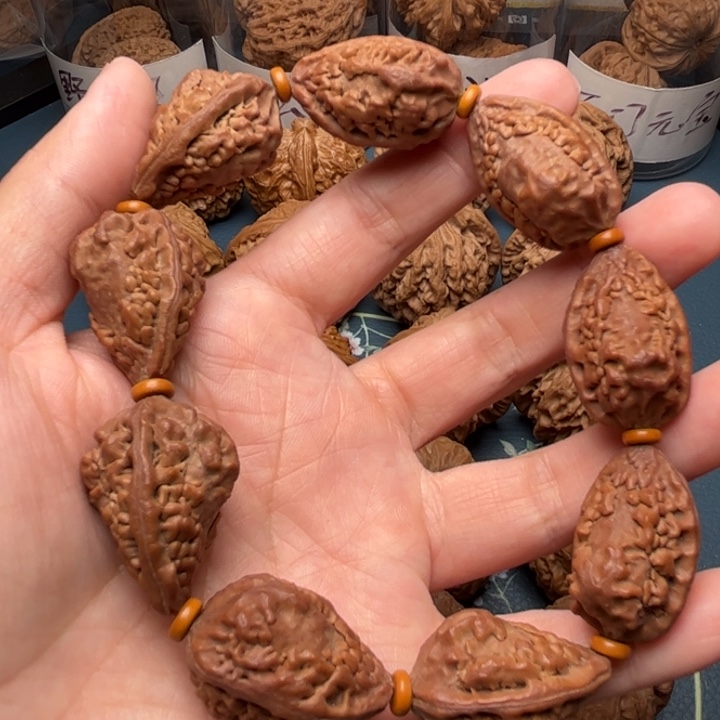 文玩核桃吊坠1.9左右麒麟角手串