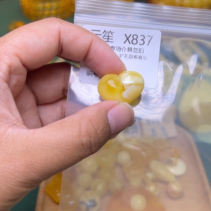 琥珀未镶嵌珠宝奇石