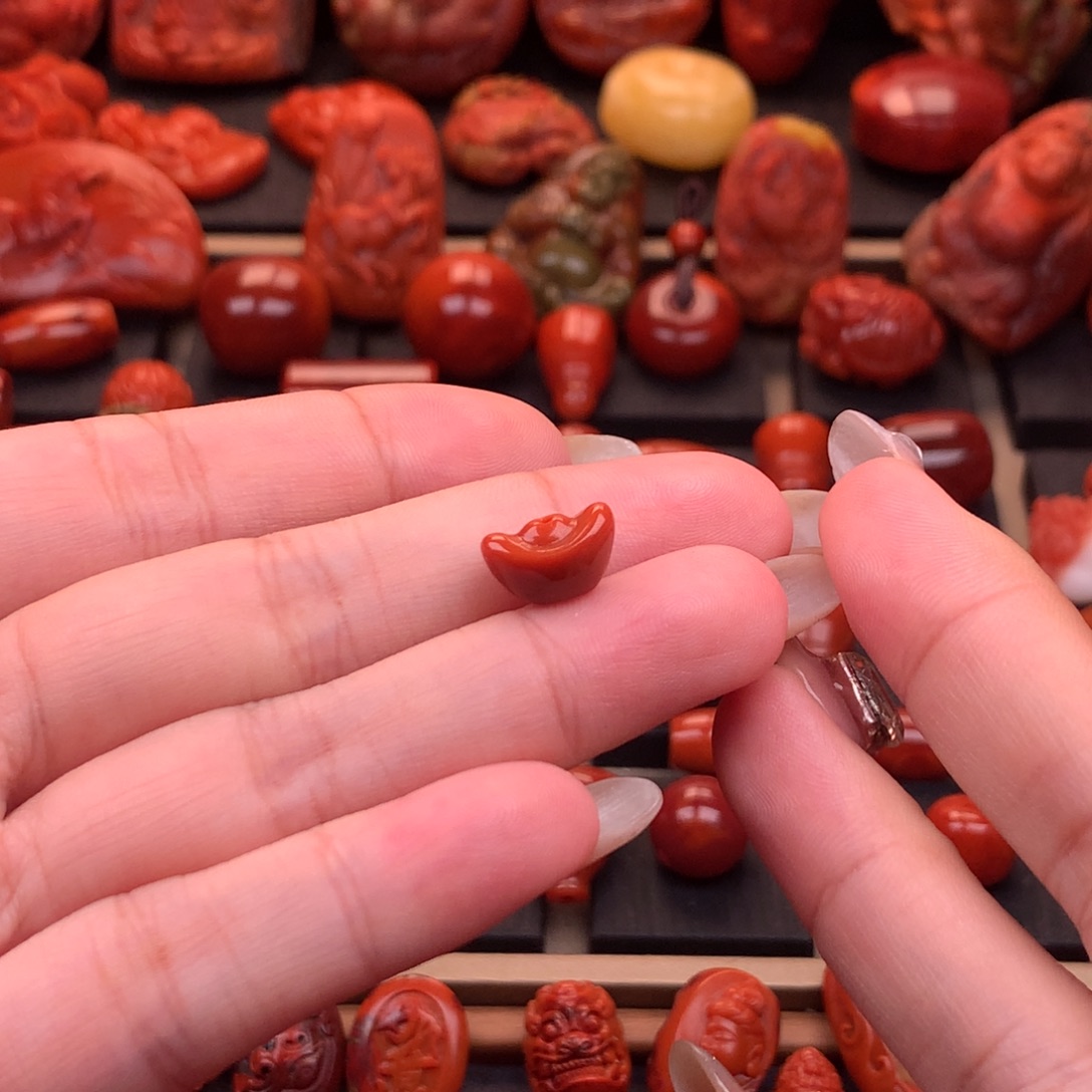 南红玛瑙未镶嵌原矿元宝11.5mm