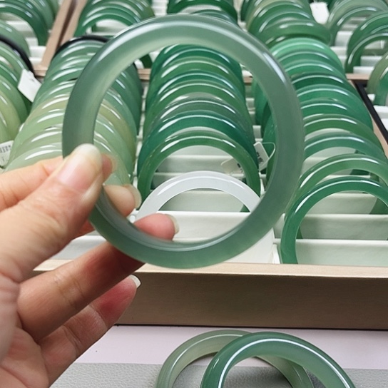 未镶嵌东陵石手链天***情