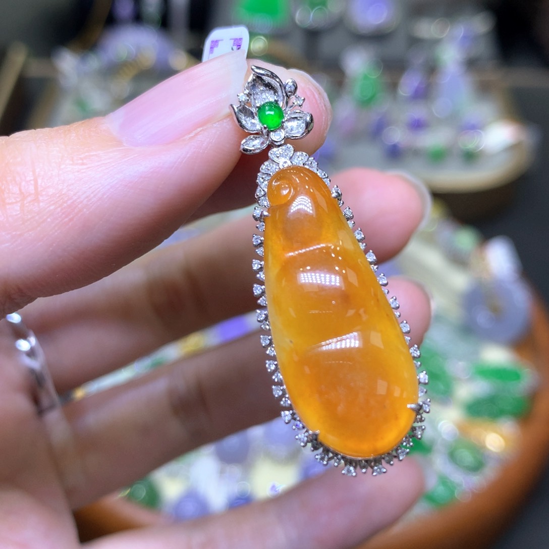 【闪购商品】翡翠颈饰18K金镶嵌翡翠吊坠项链