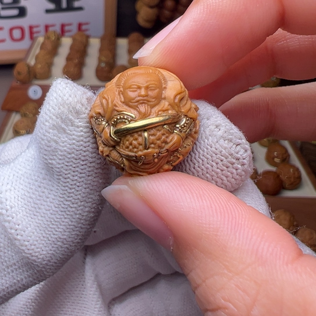 猴头核桃把件镶嵌款真武大帝全品有正常封口线